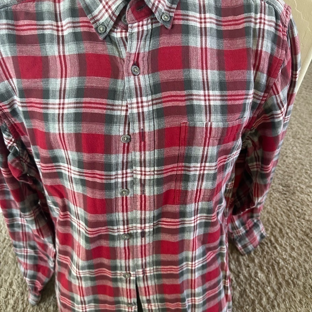 Men’s pre own as is Eddie Bauer large tall plaid long sleeve button front shirt - Picture 4 of 7